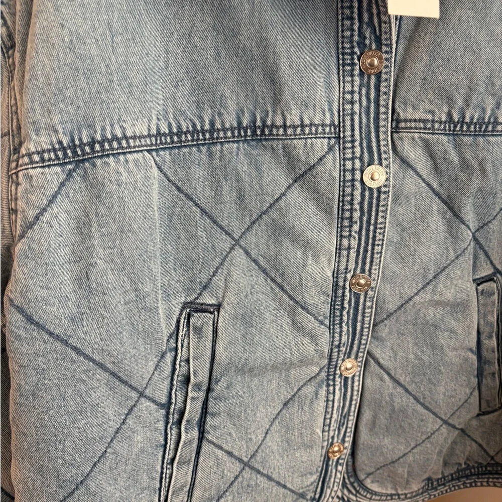 Nicole Miller Light Blue Denim Jacket with Cream Sherpa Collar - Picture 2 of 5